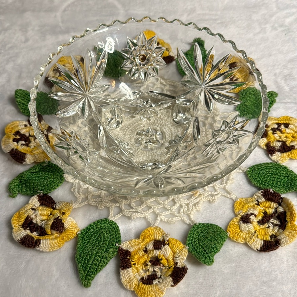 Anchor Hocking, Star of David Glass Candy Dish with 3 Feet 2.5” H By 6.75” W